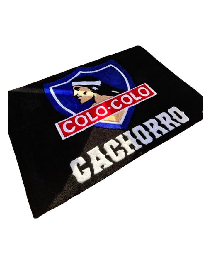 Alfombra tufting con el escudo de Colo-Colo y el apodo del dueño personalizado